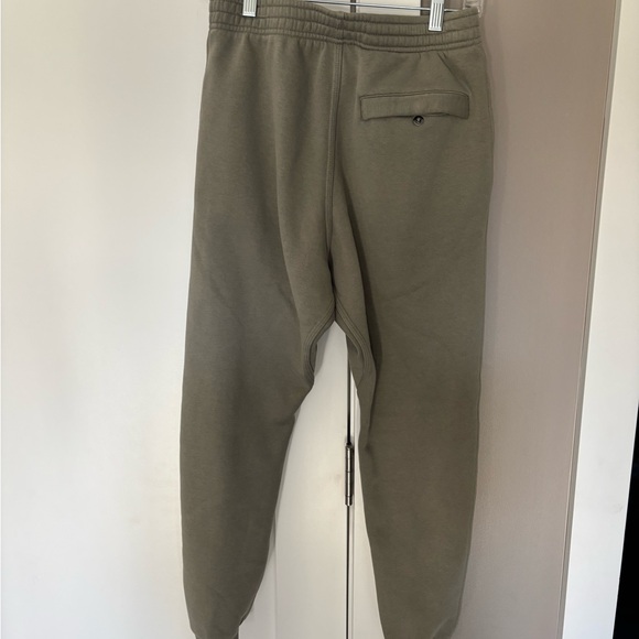 Nike Men’s Jogger Pants - Picture 3 of 3